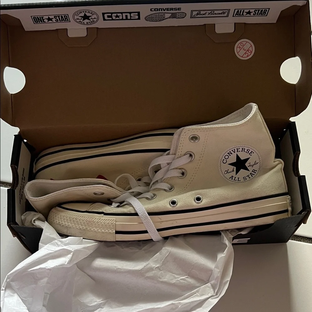 Converse Cream High Tops with red embroidered hearts - Picture 5 of 9